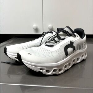 On cloud cloud tech monster women’s size 10